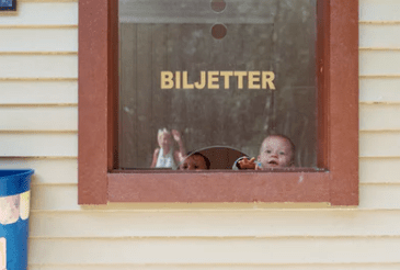 6月1号儿童节大人发表内涵说说 我们还年轻，凡事不要