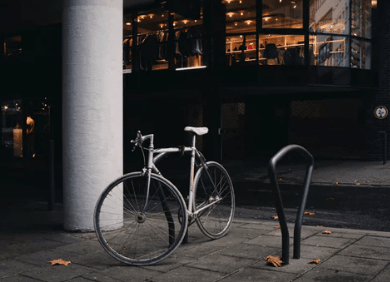 描述雨水节气的唯美创意文案--天山上的雨是寻常的，