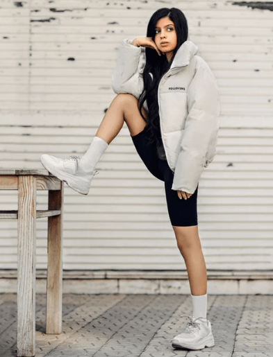 六一儿童节qq发的说说 头上戴朵花，光着小脚