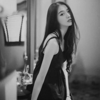 2021忧伤的个性签名凄美洒落一地的