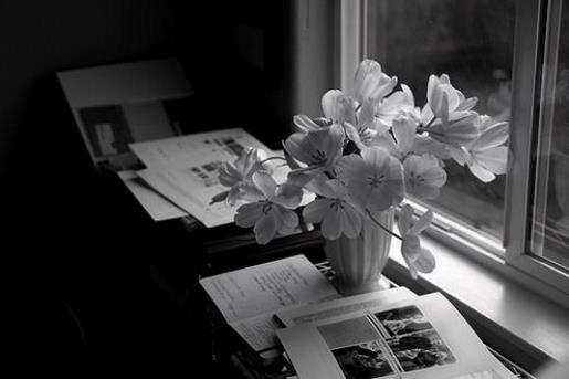 qq个性签名00后简单伤感_在你的世界里